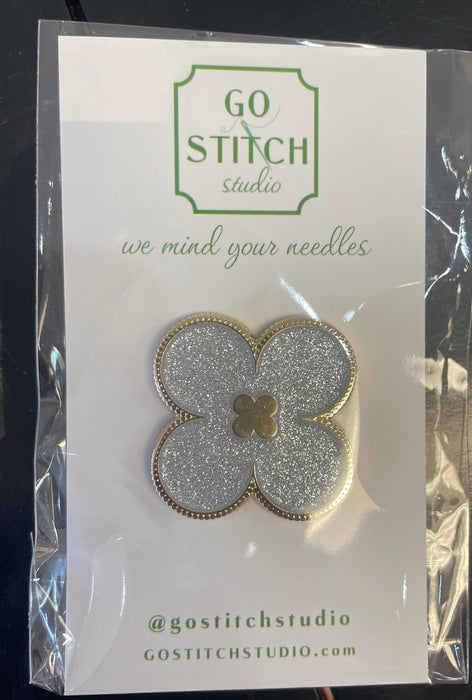 Silver  Glitter Clover Needle Minder