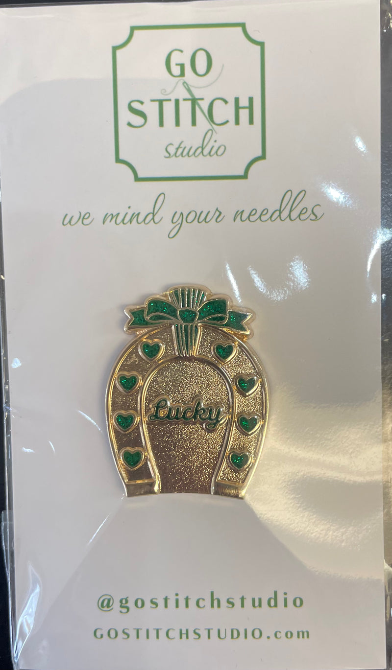 Lucky Heart Horseshoe - Emerald Glitter Needle Minder