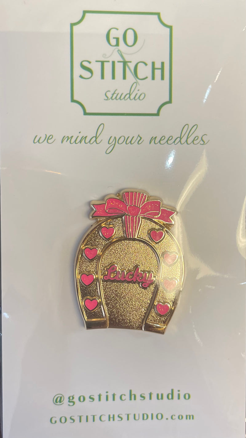 Lucky Heart Horseshoe -Pink Glitter Needle Minder