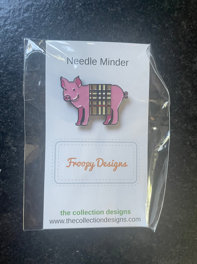Burberry  Blanket Pig Needle Minder