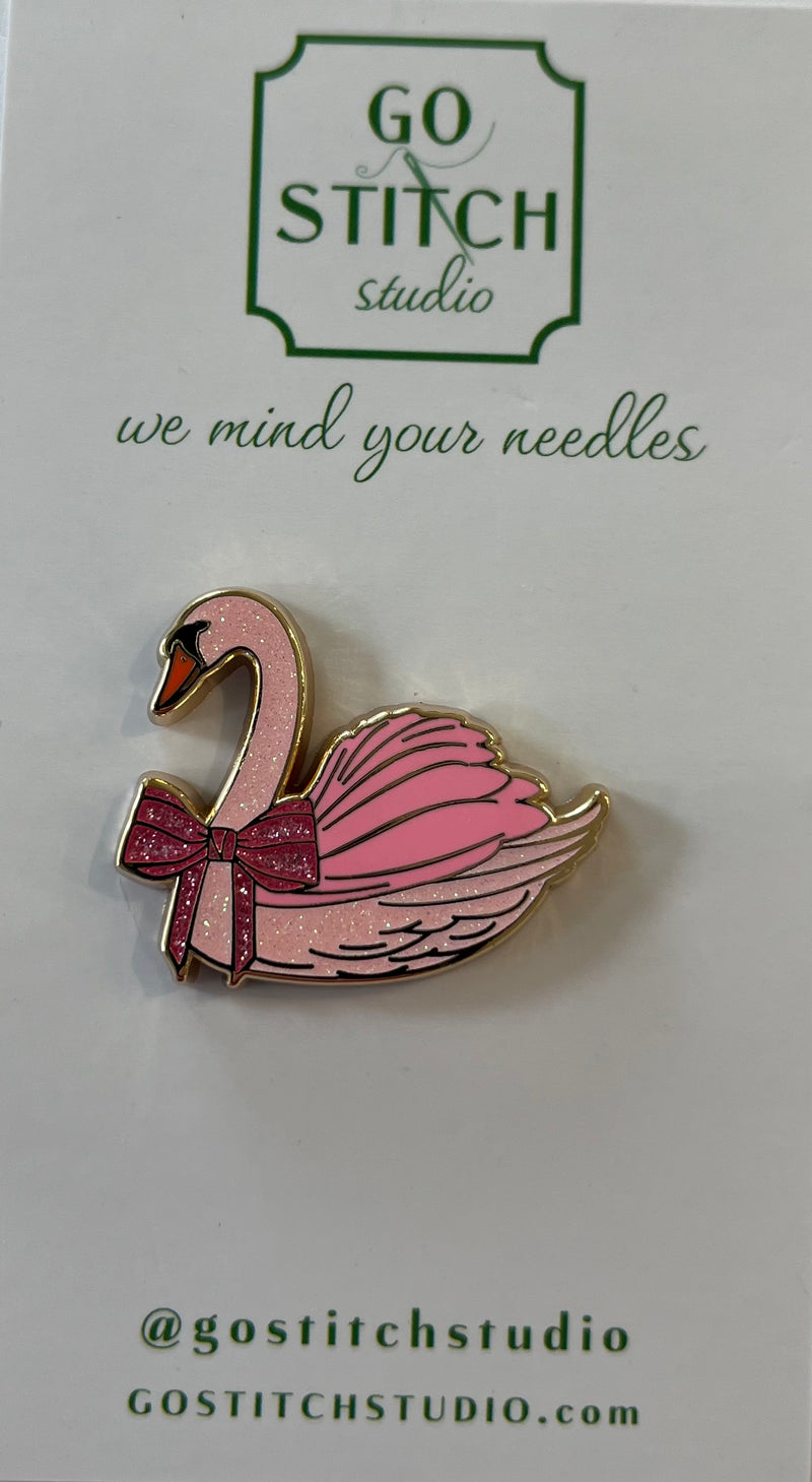 Pink Glitter Swan w/Bow Needle Minder