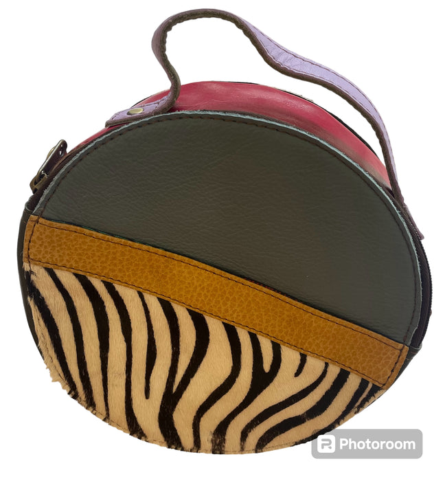 Hera - 8" round crossbody