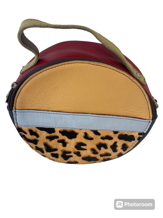 Hera - 8" round crossbody