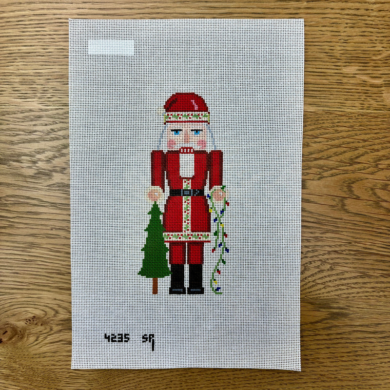 Nutcracker, Santa with Tree - 18 mesh
