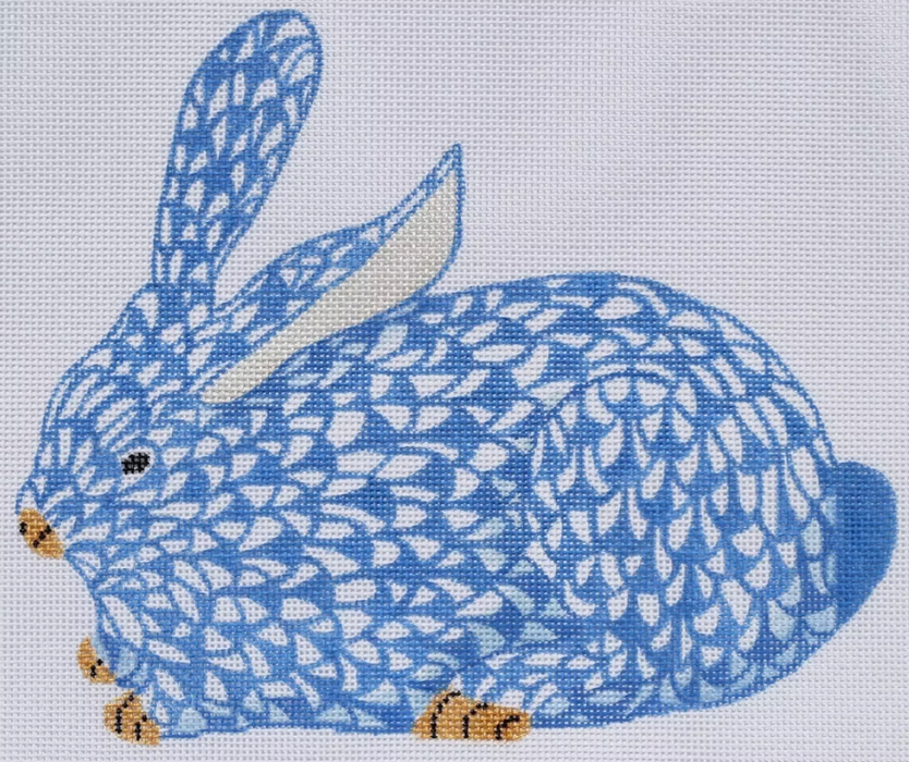 Herend-inspired Crouching Fishnet Bunny – blue w/ gold (facing left)